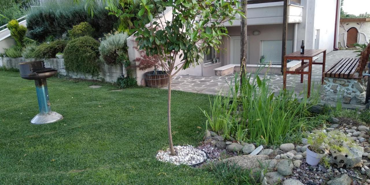 Guesthouse With Garden Komotini Exteriör bild